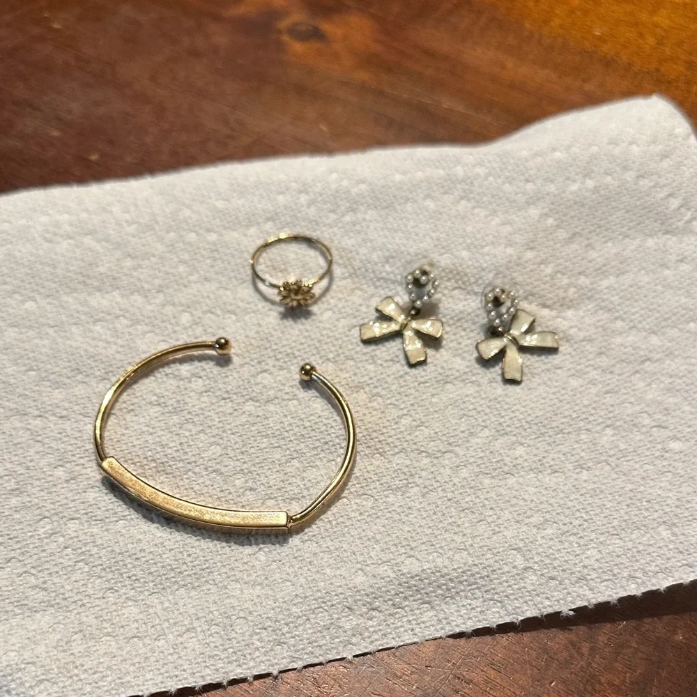 Elegant Gold Bracelet, Ring, and Earrings Set - Picture 2 of 13